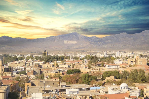 Όμορφη Θέα Από Τουρκικό Τμήμα Της Πόλης Και Σημαία Λευκωσία — Φωτογραφία Αρχείου