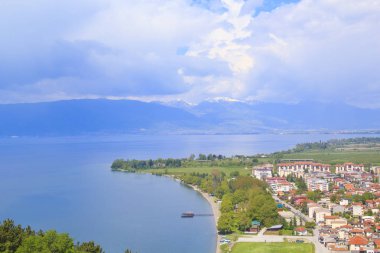 Makedonya'daki Ohri Gölü kıyısında güzel görünümü