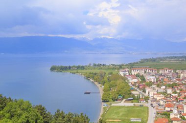 Makedonya'daki Ohri Gölü kıyısında güzel görünümü