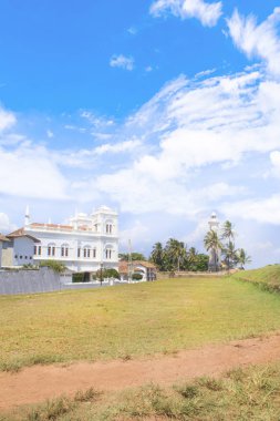 Ünlü deniz feneri Fort Galle, Sri Lanka, güneşli bir günde güzel manzara