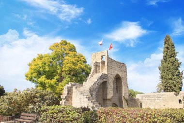 Güzel manzara Bellapais Manastırı Girne (Girne), Kuzey Kıbrıs Cumhuriyeti içinde inşaat