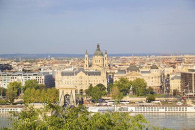 Aziz Istvan Bazilikası ve Budapeşte, Tuna Szechenyi zinciri köprüden güzel görünümü