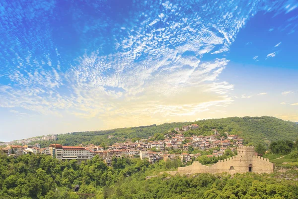 Beautiful View Ancient Fortress Tsarevets Mountains Veliko Tirnovo Bulgaria — Stock Photo, Image