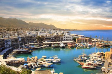 Girne (Girne), Kuzey Kıbrıs'ın Girne koyunda güzel görünümü