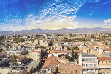 Güzel şehir ve Lefkoşa, Kıbrıs için bayrak Türk bölümünün görünümünü