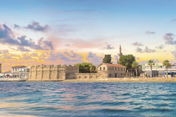 มมองท สวยงามของปราสาท Larnaca บนเกาะไซปร — ภาพถ่ายสต็อก