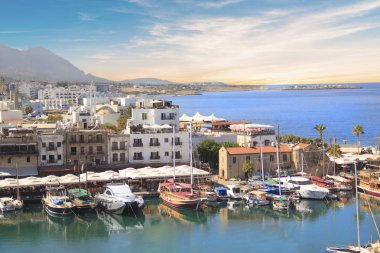 Girne (Girne), Kuzey Kıbrıs'ın Girne koyunda güzel görünümü