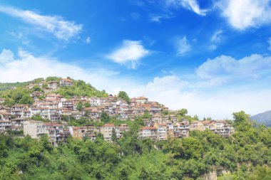 Güzel manzara antik kale Tsarevets dağlarında Veliko Tirnovo, Bulgaristan