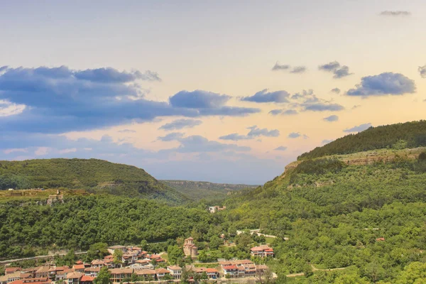 Beautiful View Ancient Fortress Tsarevets Mountains Veliko Tirnovo Bulgaria — Stock Photo, Image