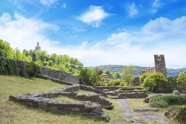 Beautiful View Ancient Fortress Tsarevets Mountains Veliko Tirnovo Bulgaria — Stock Photo, Image