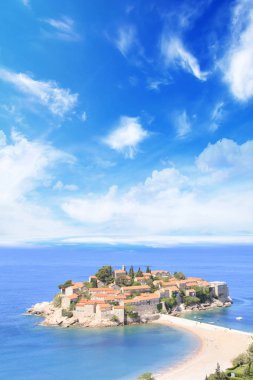 St. Stefan (Sveti Stefan) Island resort güzel manzarasına Budva Riviera, Budva, Karadağ güneşli bir günde