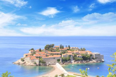 St. Stefan (Sveti Stefan) Island resort güzel manzarasına Budva Riviera, Budva, Karadağ güneşli bir günde