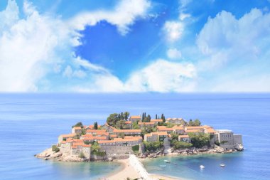 St. Stefan (Sveti Stefan) Island resort güzel manzarasına Budva Riviera, Budva, Karadağ güneşli bir günde