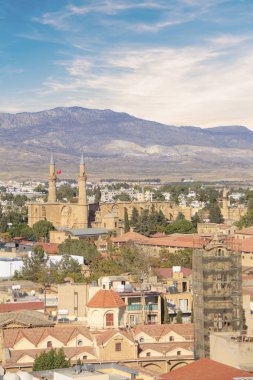 Güzel şehir ve Lefkoşa, Kıbrıs için bayrak Türk bölümünün görünümünü