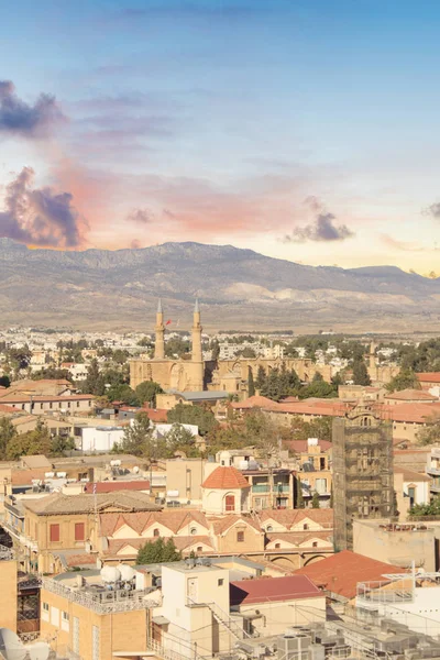 Güzel Şehir Lefkoşa Kıbrıs Için Bayrak Türk Bölümünün Görünümünü Telifsiz Stok Fotoğraflar