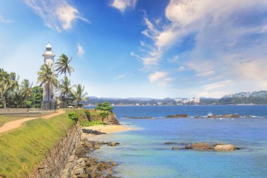 Ünlü deniz feneri Fort Galle, Sri Lanka, güneşli bir günde güzel manzara