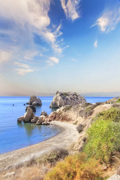 美丽的观点在塞浦路斯阿芙罗狄蒂的诞生地 Romiou 阿芙罗狄蒂的石头 — 图库照片