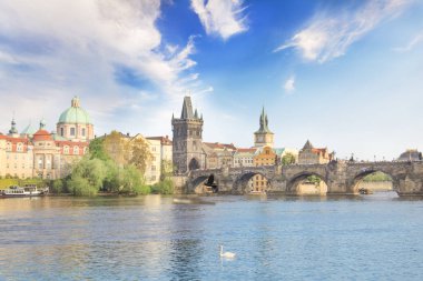 Güzel manzara Charles Köprüsü, eski şehir ve eski şehir Kulesi Charles Köprüsü, Çek Cumhuriyeti