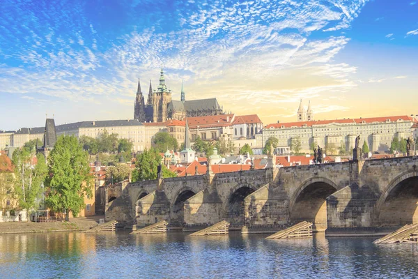 Hermosa Vista Catedral San Vito Puente Carlos Mala Strana Orillas — Foto de Stock