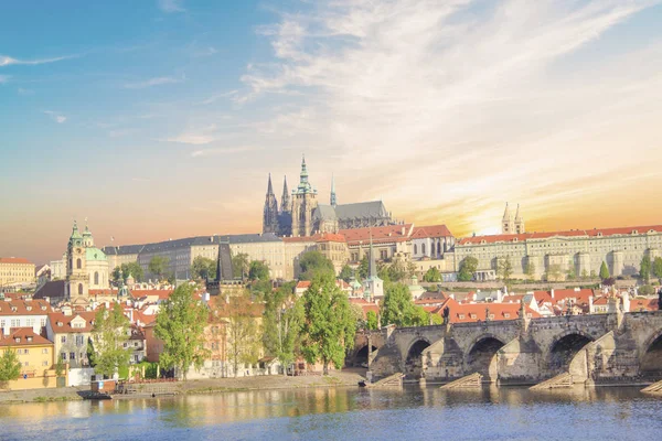 Vacker Utsikt Över Vitus Cathedral Karlsbron Och Mala Strana Floden — Stockfoto