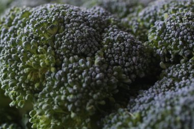 Brokoli ahşap zemin