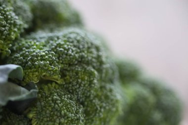 Brokoli ahşap zemin