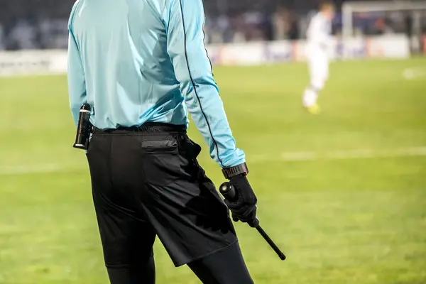 Asistente Árbitros Señalando Margen Durante Partido Fútbol — Foto de Stock