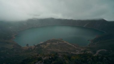 Zaman atlamalı Quilotoa krater Ekvator üzerinde yakınlaştırma.