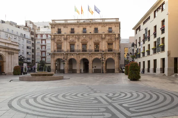 Площі Пласа Майор Castellon де ла Plana, будівля ратуші — стокове фото