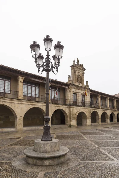 Lamppost in a plaza in Santo Domingo de la Calzada, Rioja, Spain — ストック写真