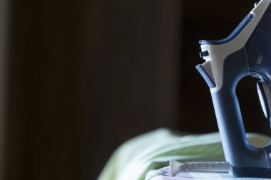 görev için hazır giyim demir