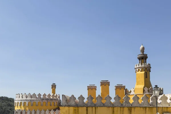 Un groupe d'almenas dans le palais da Pena à Sintra, Portugal — Photo