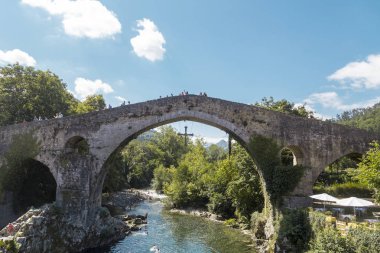 Roma köprüsü Cangas de gidebildiğimiz, Asturias, İspanya