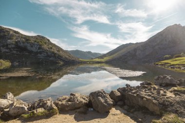 Göl Enol Covadonga dağ, Picos de Europa Milli Parkı, 