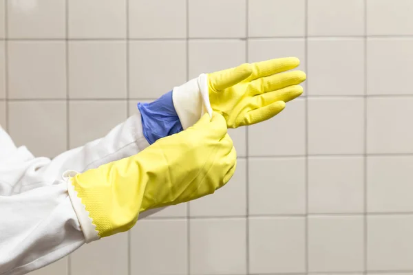 Verwijderen Van Handschoenen Juiste Manier Gele Handschoen Blauwe Handschoen Veiligheid — Stockfoto