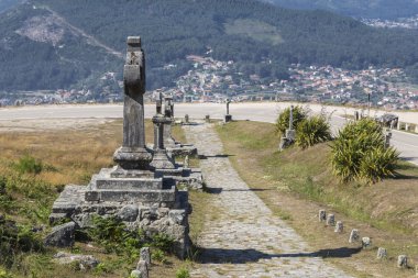 Crucis üzerinden Santa Tecla Dağı 'na tırmanıyor A Guarda, Pontev