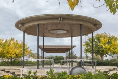 İspanyol Levante 'sinde Grau de Castelln parkında açık hava konferans salonu