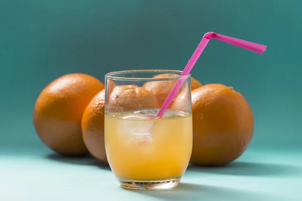 Glass Orange Juice Placed Front Set Oranges All Placed Blue — Stock Photo, Image