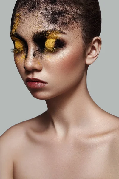 Módní krása ženského modelu s kreativní make-up — Stock fotografie