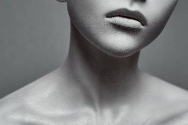 Güzellik genç kadın bir heykel gibi