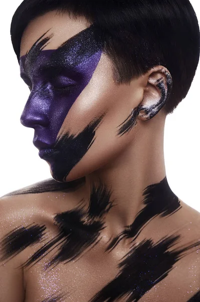 Modelo de belleza de moda con camuflaje de arte maquillaje — Foto de Stock