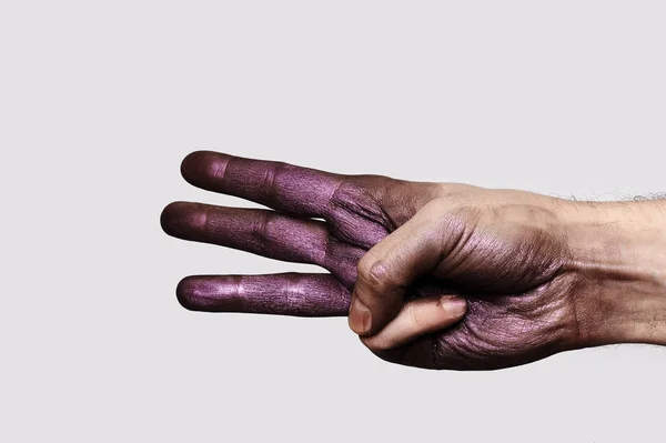 Mano púrpura mostrando tres dedos —  Fotos de Stock
