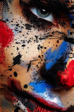 Parlak güzellik palyaço yaratıcı makyaj Cadılar Bayramı için