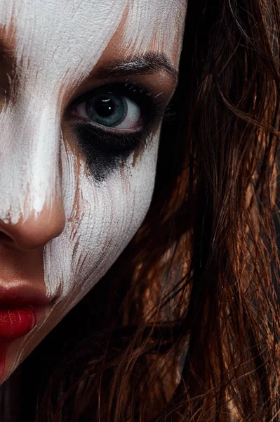 Mujer de belleza con increíble maquillaje de Halloween —  Fotos de Stock