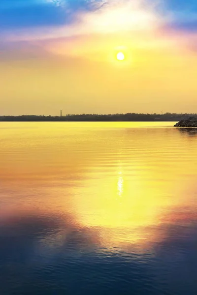 Nascer Sol Luz Manhã Sol Rio Dnieper Ucrânia Cidade Dnepropetrovsk — Fotografia de Stock