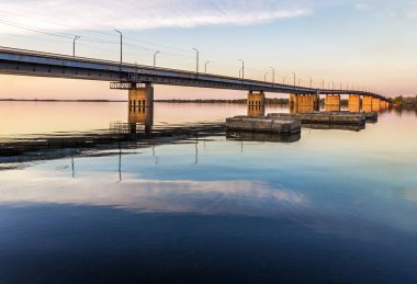 Günbatımında Güney Köprüsü, Dnipro-Dnipropetrovsk şehri, Ukrayna