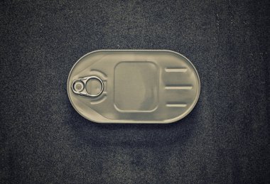 kapalı kutu oval paket üzerinde gri bir arka plan, üstten görünüm