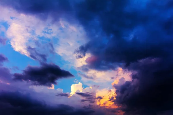 The sky with clouds before the storm — Stock Photo, Image