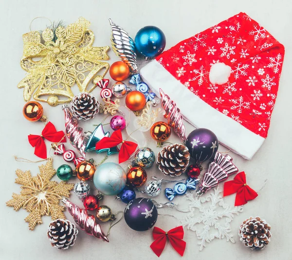 Verzameling van Kerstmis en Nieuwjaar decoraties, bovenaanzicht closeup — Stockfoto