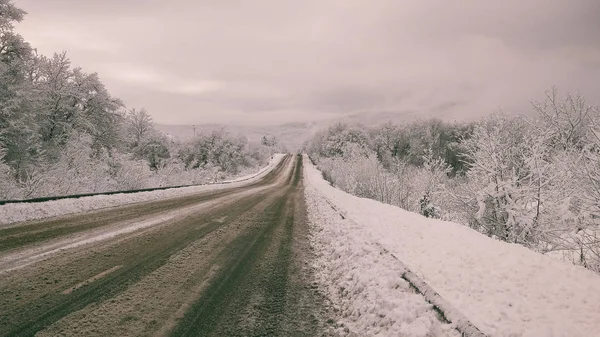 Camino Asfalto Cubierto Nieve Campo Invierno —  Fotos de Stock